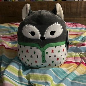 🩶𝔽𝕝𝕠𝕩𝕚𝕖🩶 the squishmallow fox in pjs💋